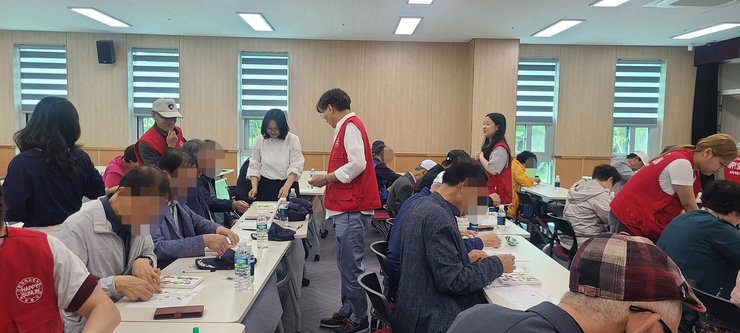 압화액자만들기 봉사 사진
