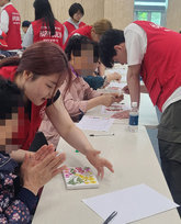 압화액자만들기 봉사 사진