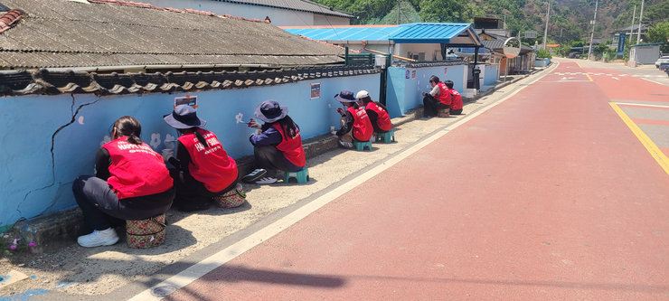 벽화그리기 활동 사진